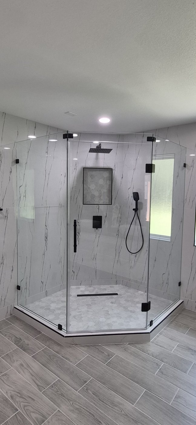 Trabajo de Glas Plus: ángulo 135° neo-angle con herraje negro