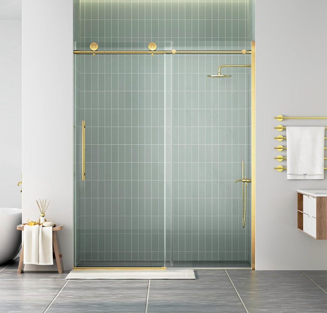 Referencia del sistema sliding cierre suave (soft-close) de Glas Plus: riel y herraje dorado del mecanismo de cierre suave